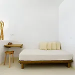 Aigeis-milos *